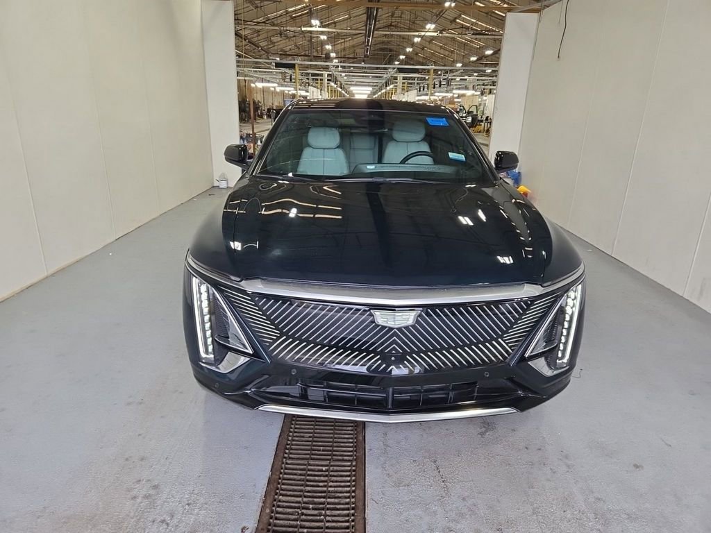 Used 2024 Cadillac Lyriq Luxury RWD image 2
