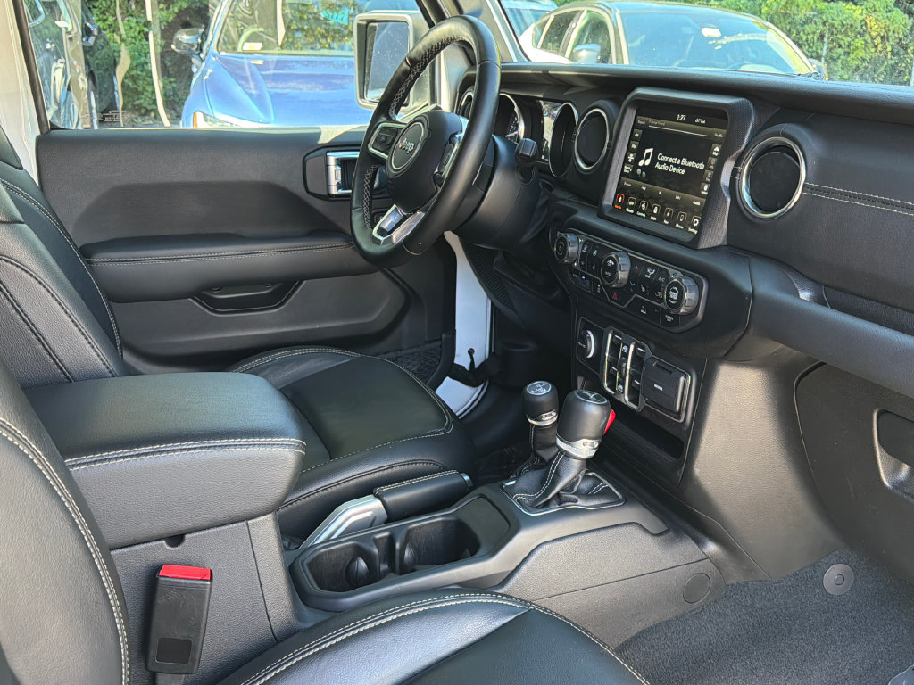 Used 2022 Jeep Wrangler Unlimited Sahara w/ Cold Weather Group AWD/4WD image 14