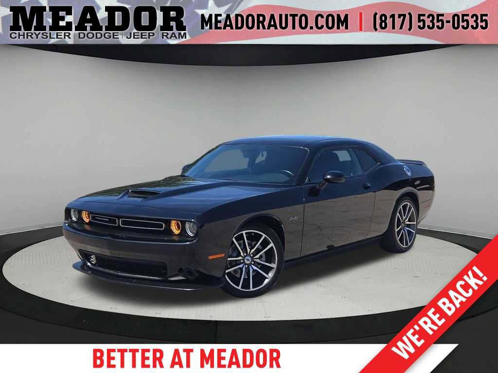 Used 2023 Dodge Challenger R/T RWD image 1