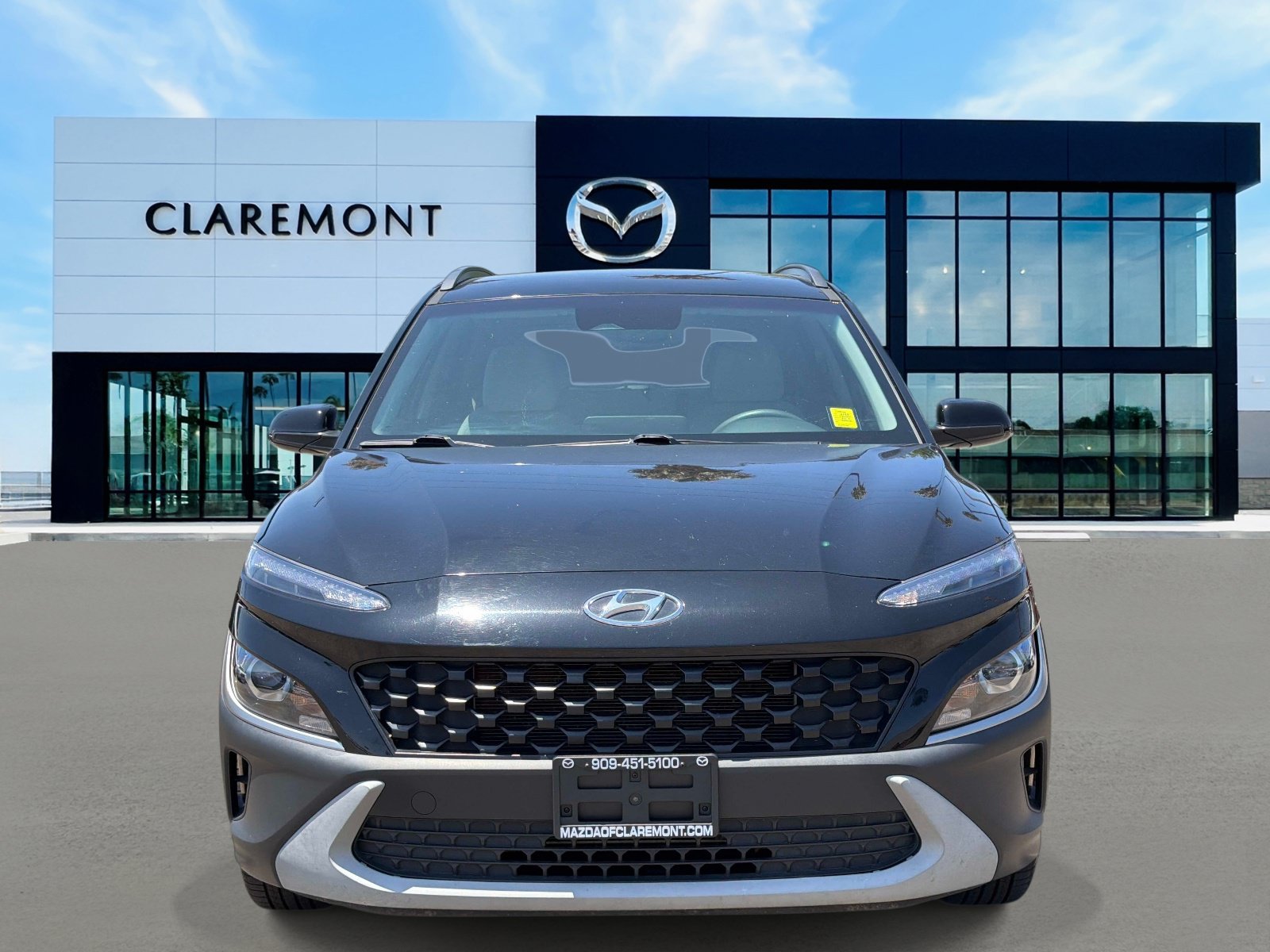 Used 2023 Hyundai Kona SEL w/ Cargo Package FWD image 2