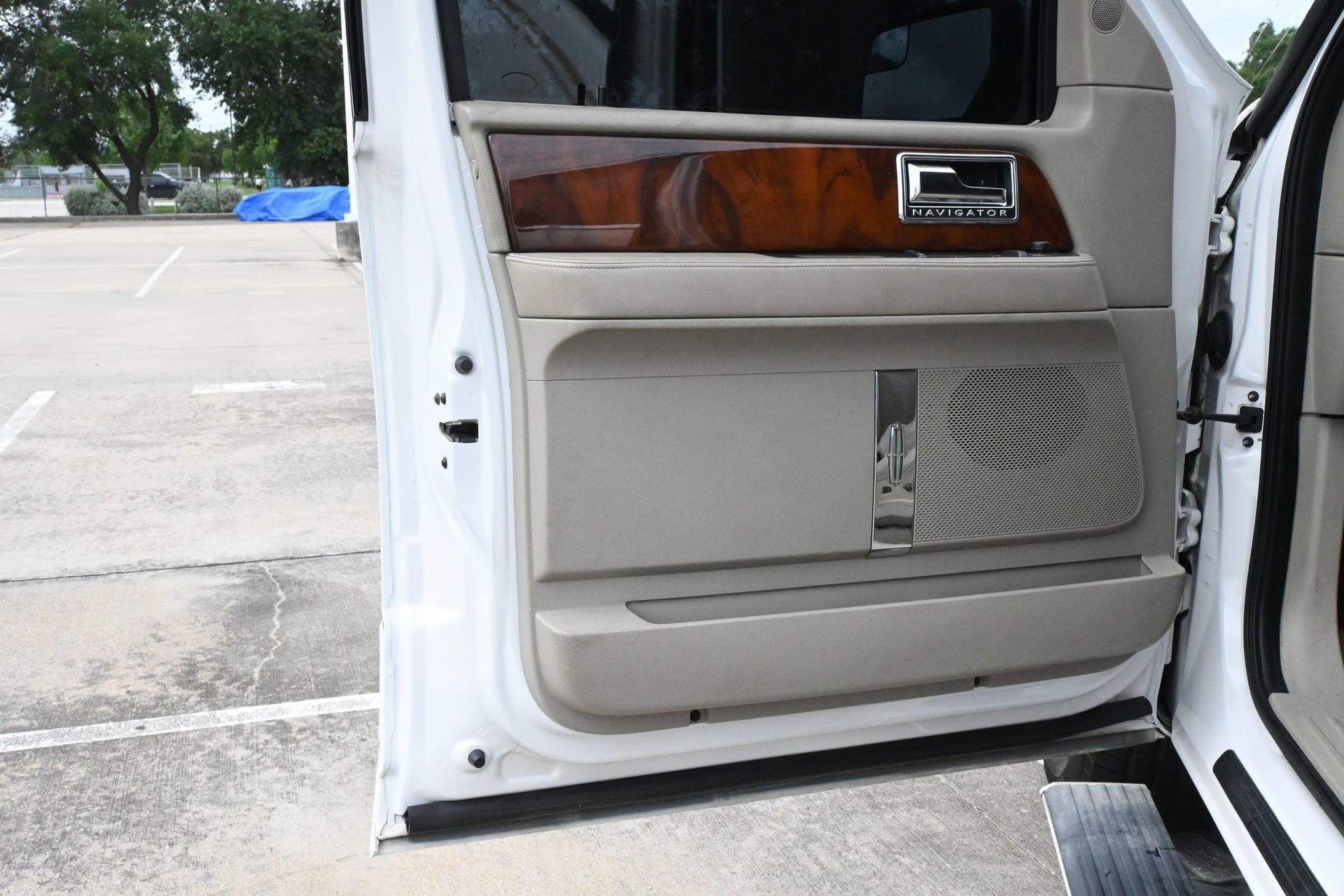 Used 2013 Lincoln Navigator 2WD w/ HD Trailer Tow Pkg image 19