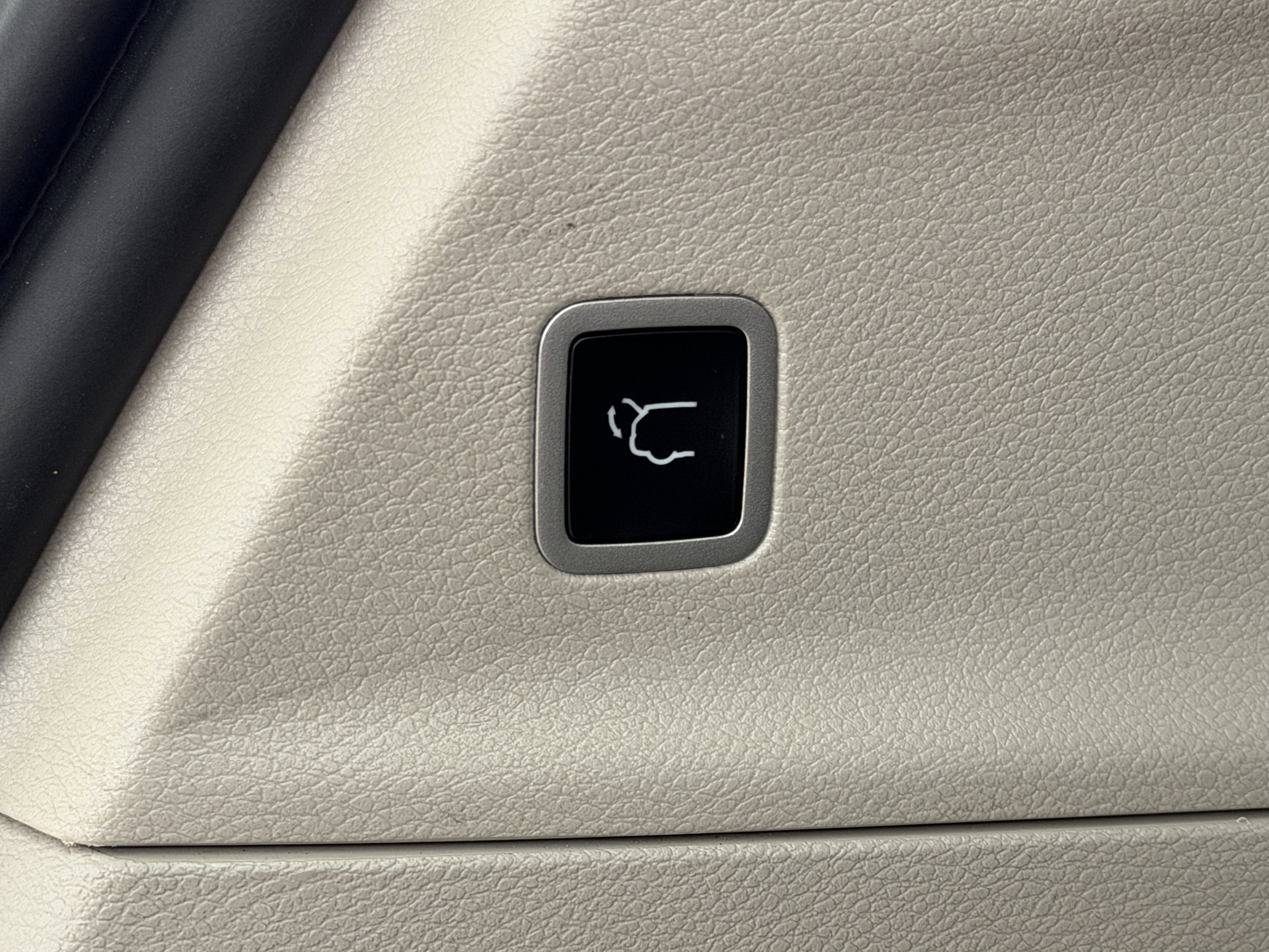 Used 2024 Chrysler Pacifica Limited FWD image 10
