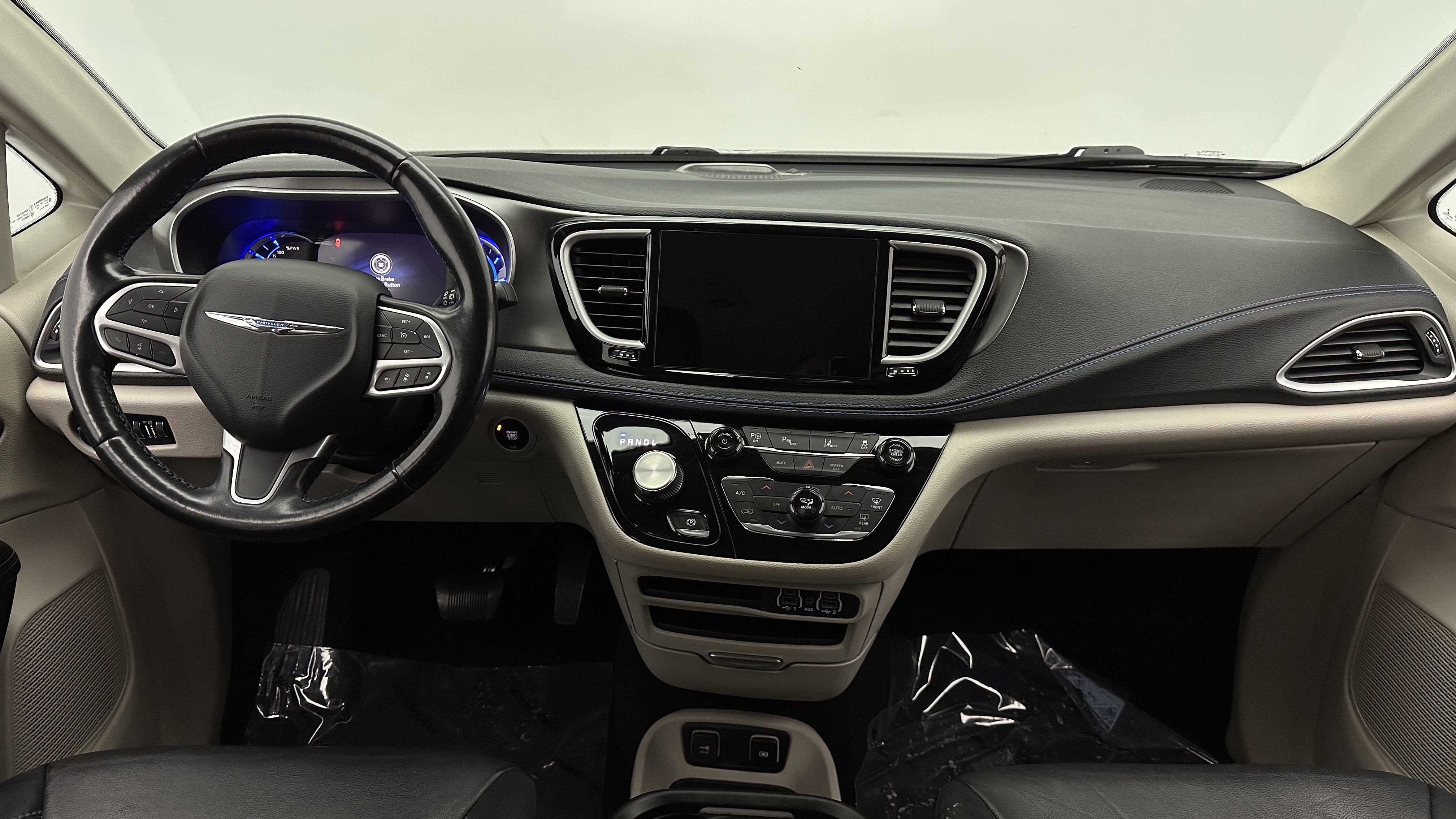 Used 2021 Chrysler Pacifica Touring-L FWD image 28