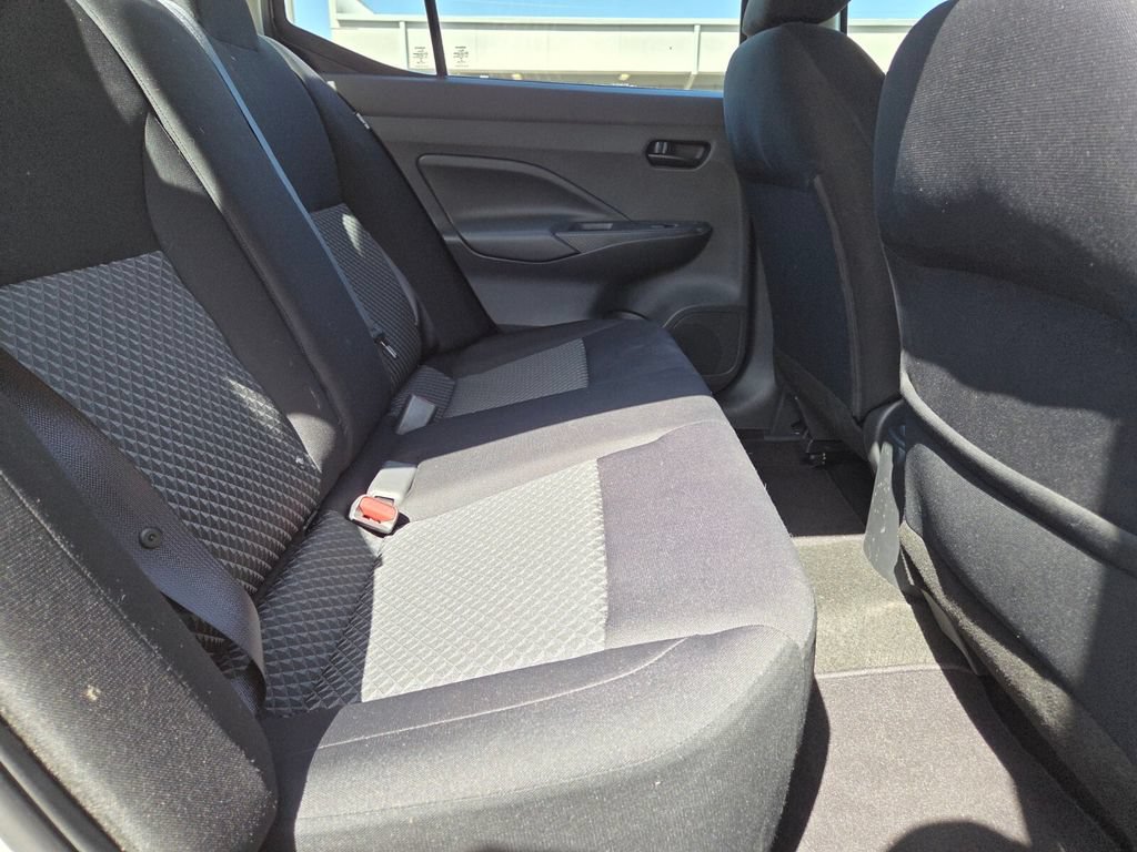 Used 2022 Nissan Versa S FWD image 17