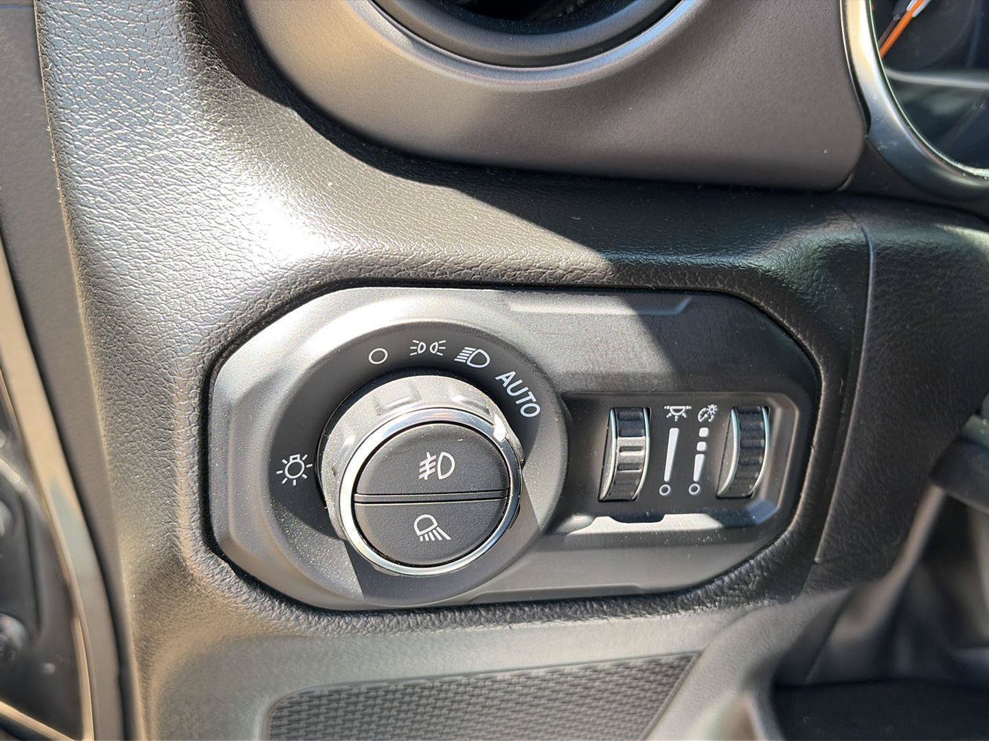 Used 2022 Jeep Gladiator Mojave AWD/4WD image 19
