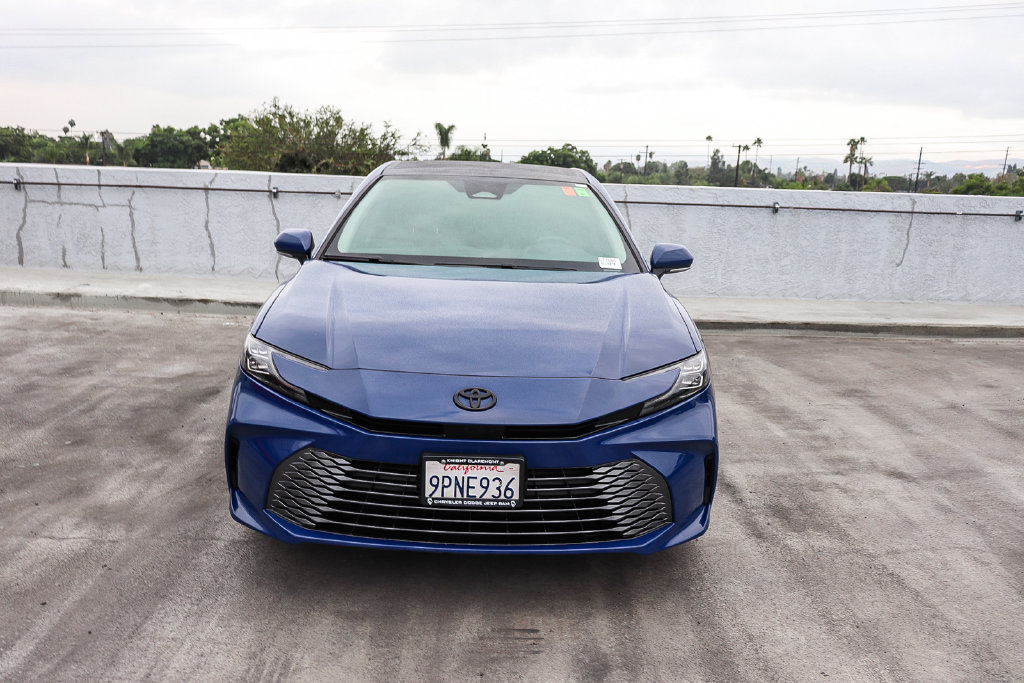 Used 2025 Toyota Camry XLE FWD image 3