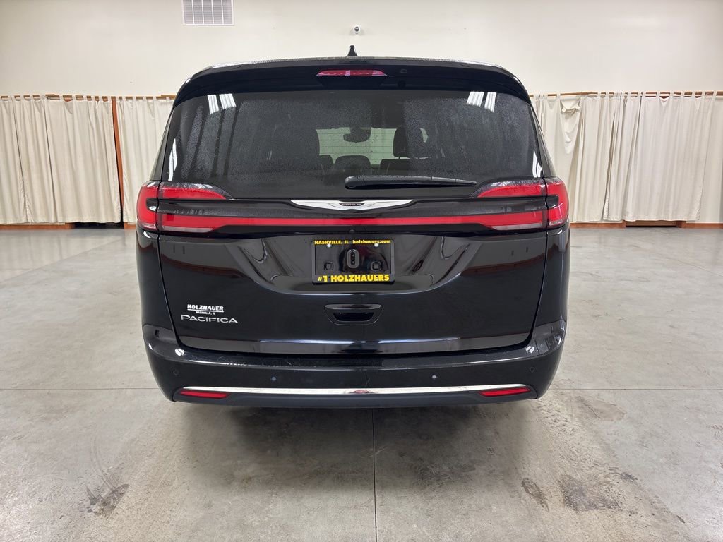 Used 2024 Chrysler Pacifica Touring-L FWD image 7
