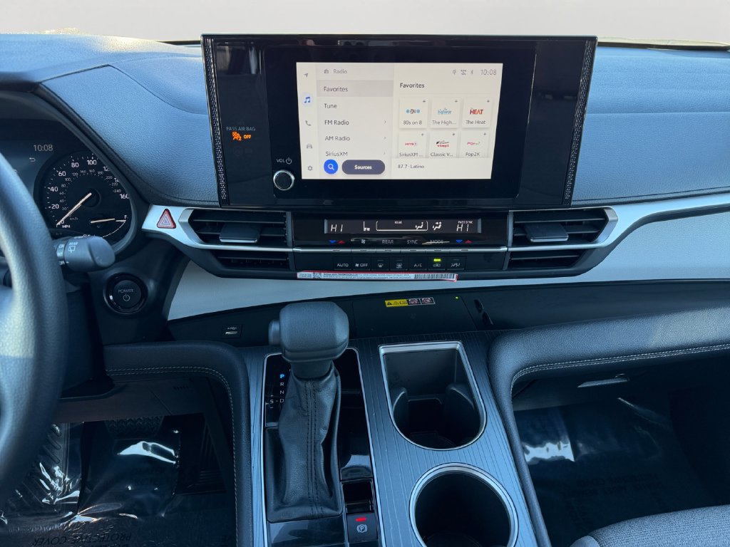 Used 2026 Toyota Sienna LE AWD/4WD image 13