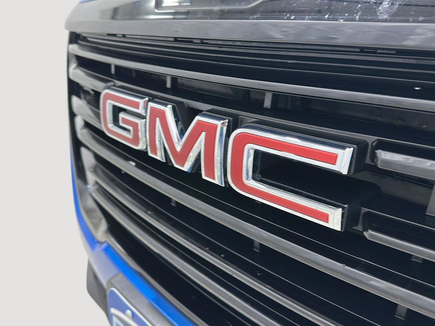 Used 2024 GMC Terrain SLT w/ Elevation Edition image 25