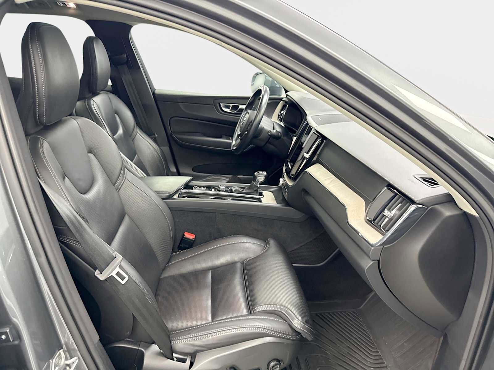 Used 2021 Volvo XC60 T5 Inscription w/ Climate Package image 32