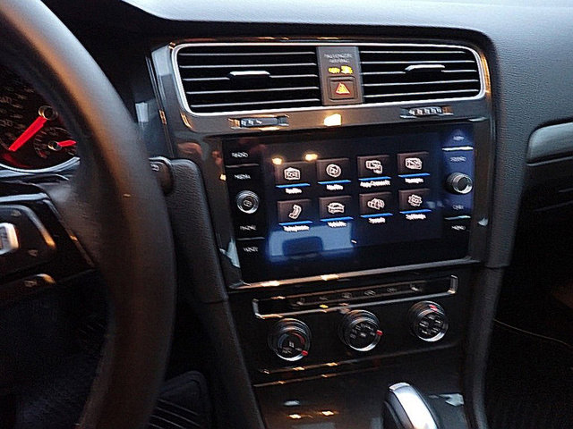 Used 2019 Volkswagen Golf SE w/ Driver Assistance Package image 31