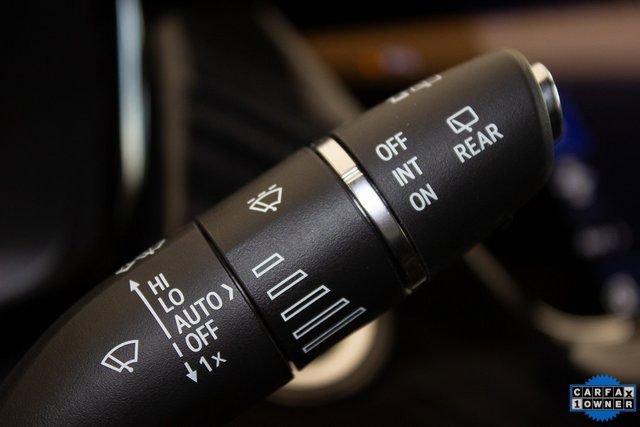 Used 2025 Cadillac XT6 Premium Luxury image 30