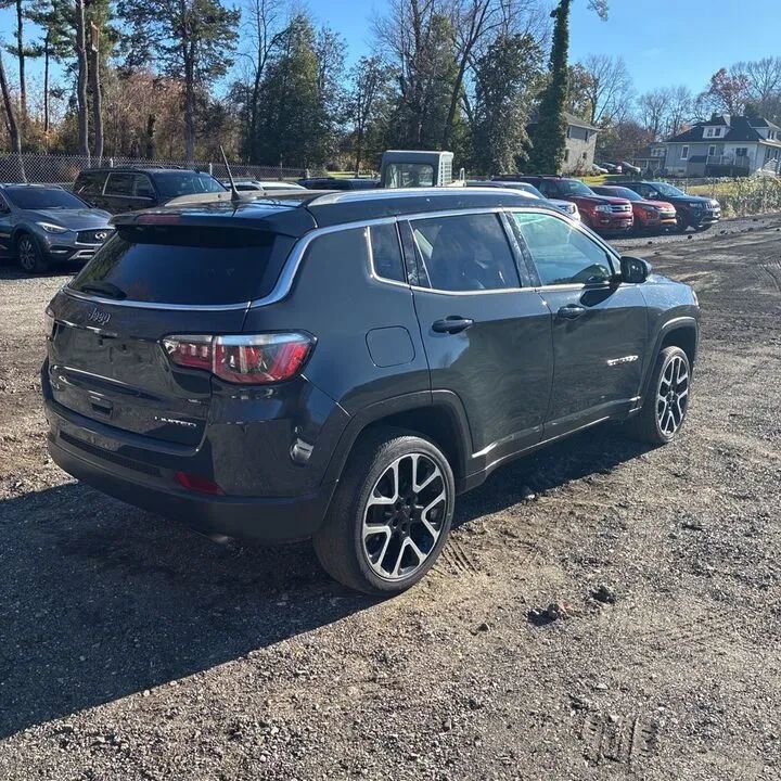 Used 2018 Jeep Compass Limited w/ Navigation Group AWD/4WD image 2