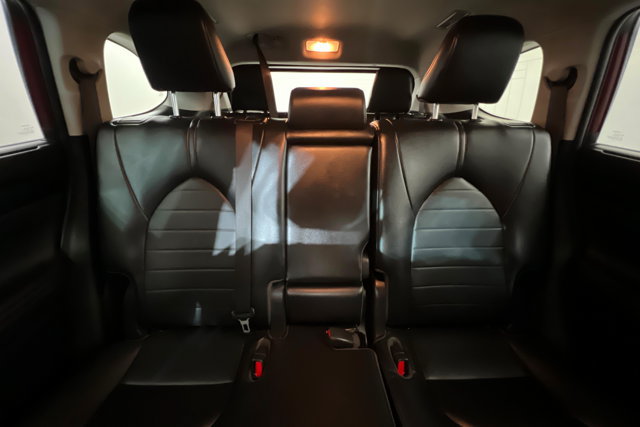 Used 2023 Toyota Highlander XLE AWD/4WD image 26