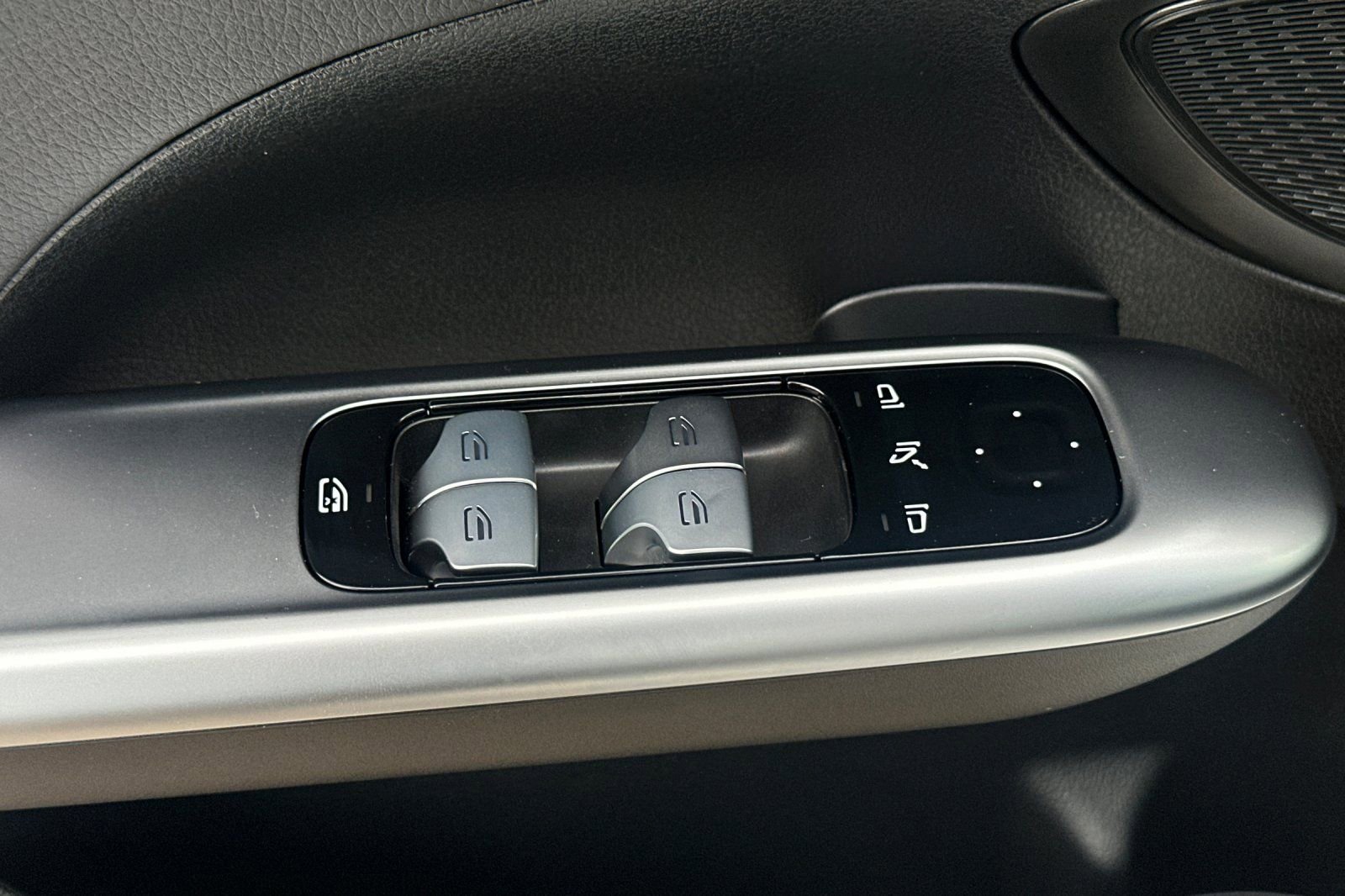 New 2025 Mercedes-Benz C 300 4MATIC Sedan image 22