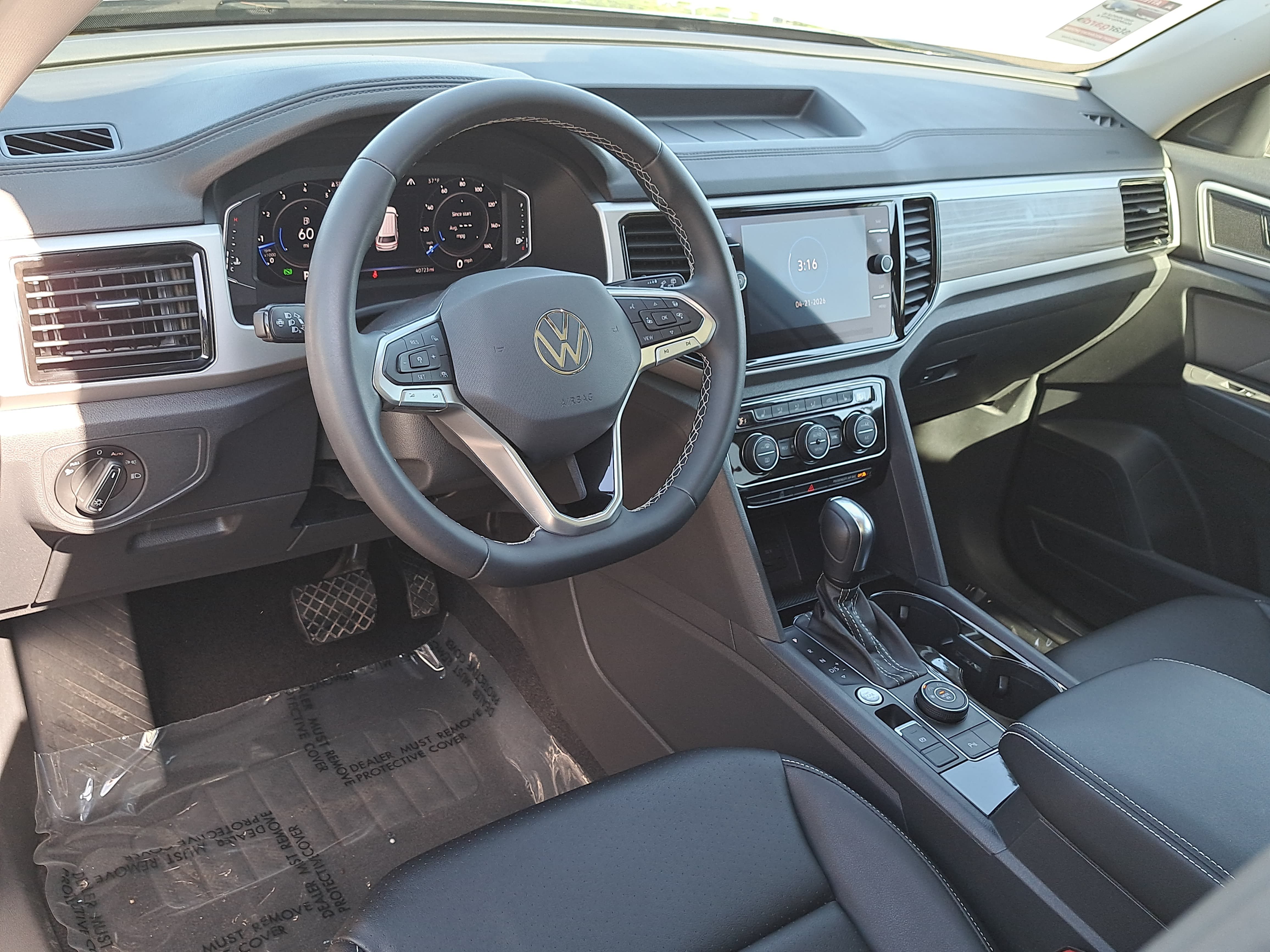 Used 2023 Volkswagen Atlas SEL AWD/4WD image 17
