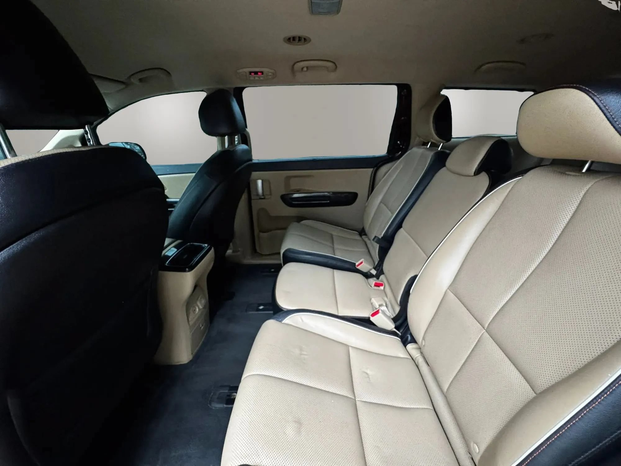 Used 2016 Kia Sedona SX FWD image 15