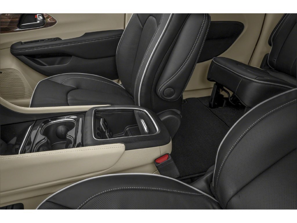 Used 2025 Chrysler Pacifica Limited AWD/4WD image 9