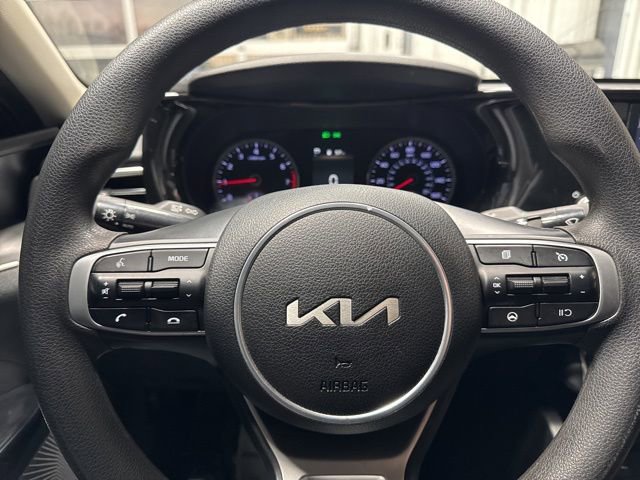 Used 2023 Kia K5 LXS image 13