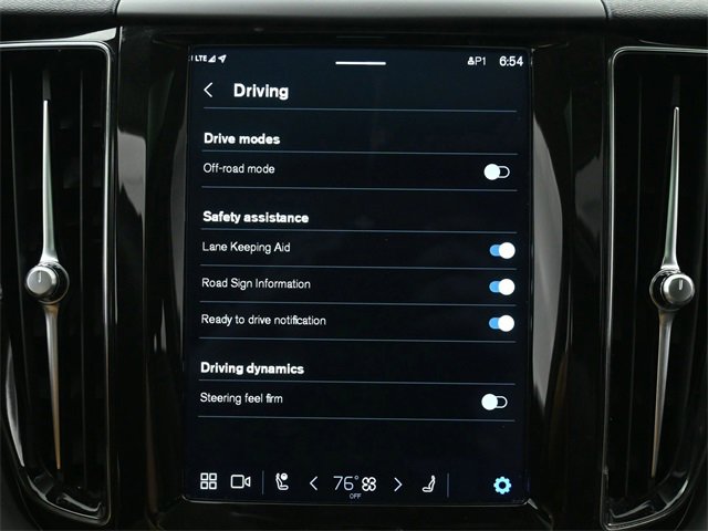 Used 2023 Volvo XC60 B5 Core image 31