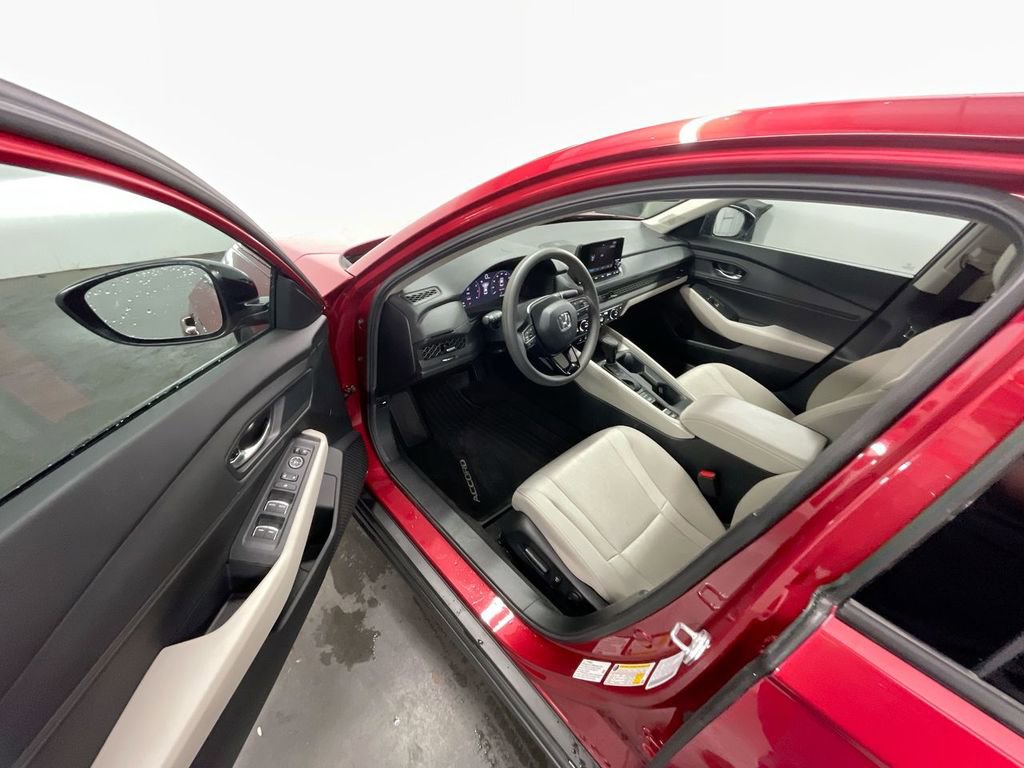 Used 2025 Honda Accord SE image 10
