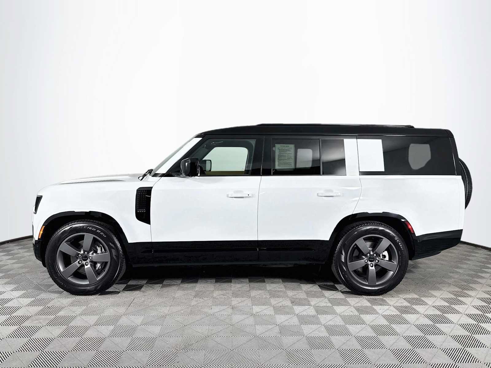 Used 2026 Land Rover Defender 130 X-Dynamic SE AWD/4WD image 8