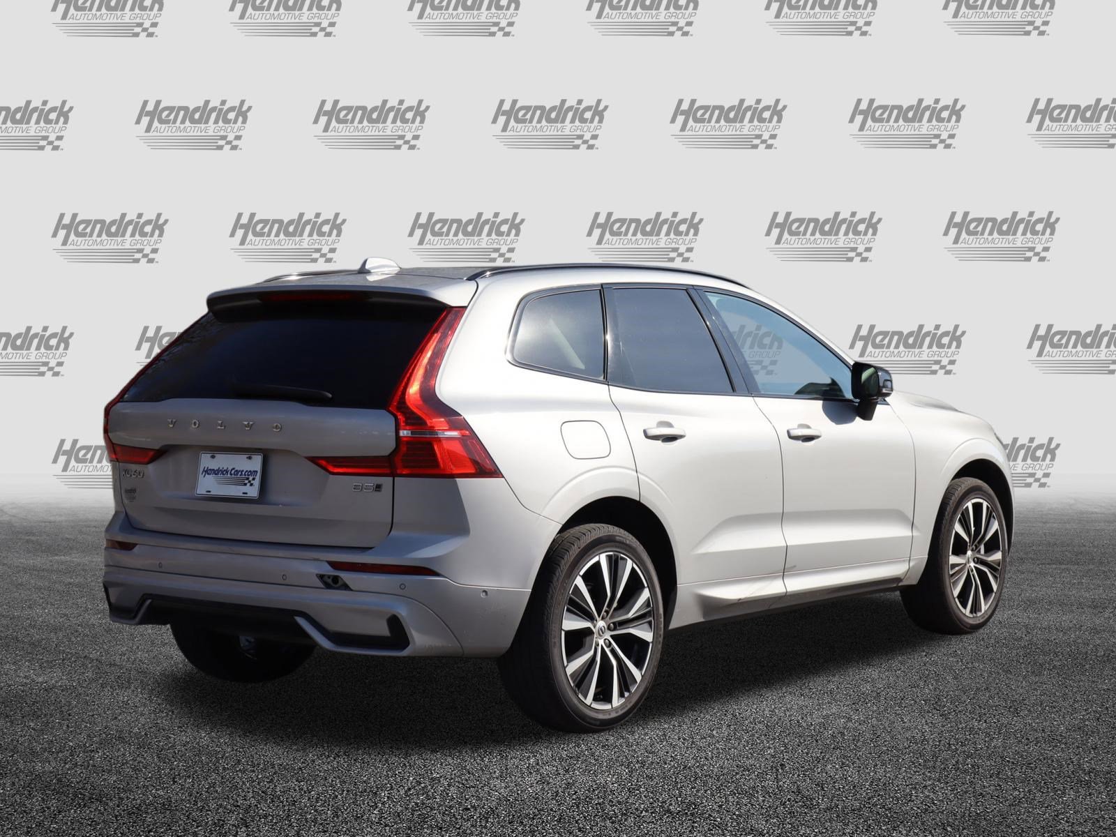 Used 2025 Volvo XC60 B5 Plus image 9