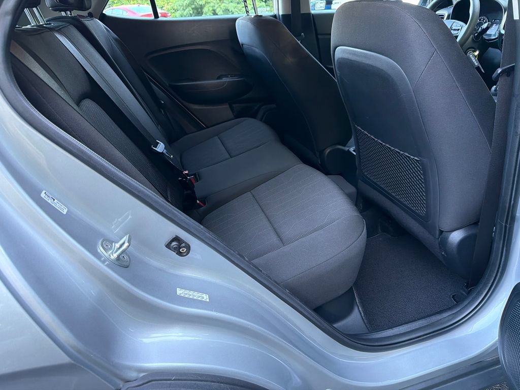 Used 2021 Hyundai Venue SE FWD image 15