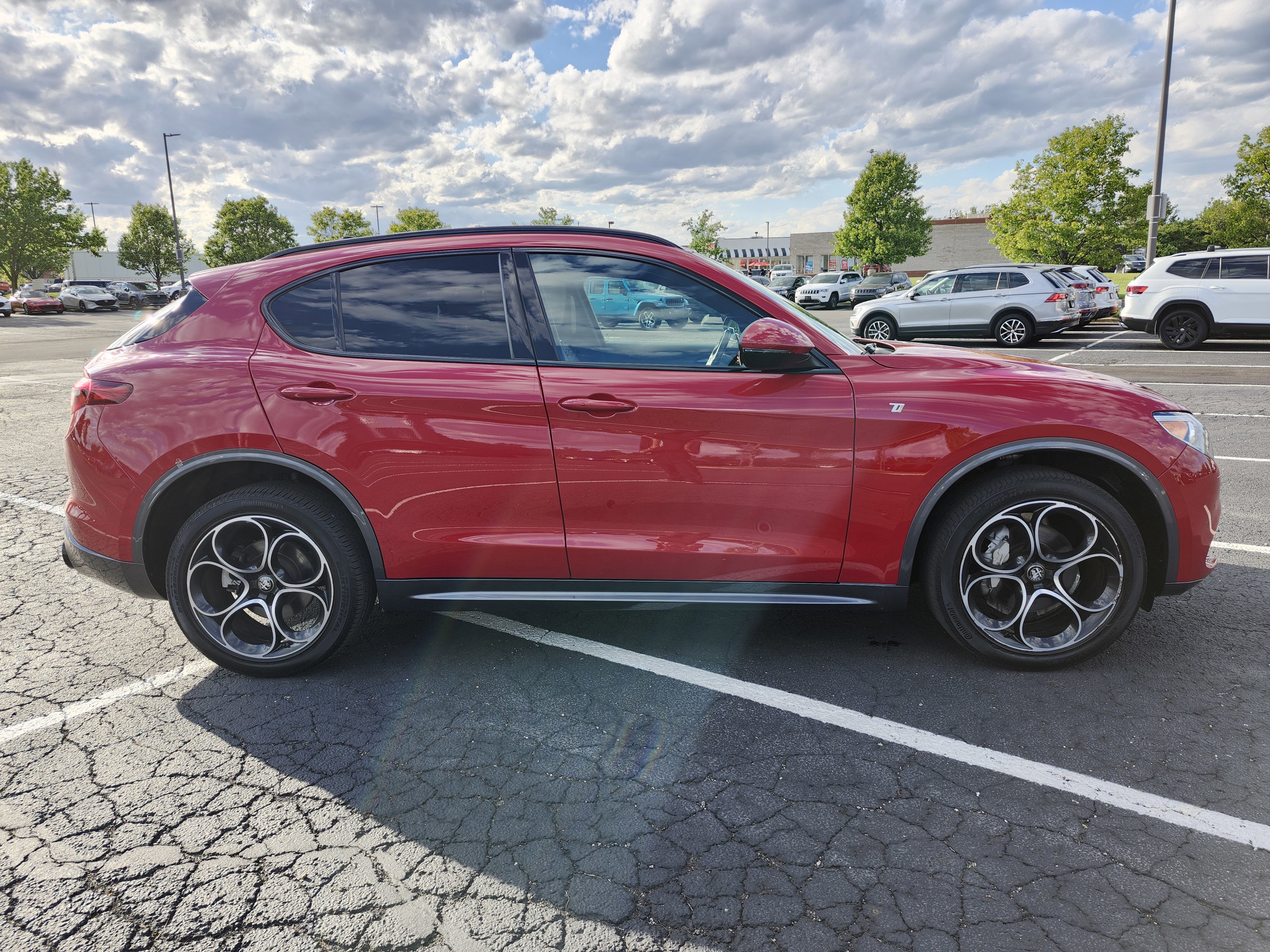 Used 2023 Alfa Romeo Stelvio Ti AWD/4WD image 22