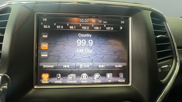 Used 2017 Jeep Grand Cherokee Altitude image 18