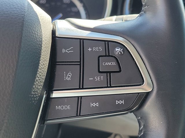 Used 2020 Toyota Highlander XLE image 26