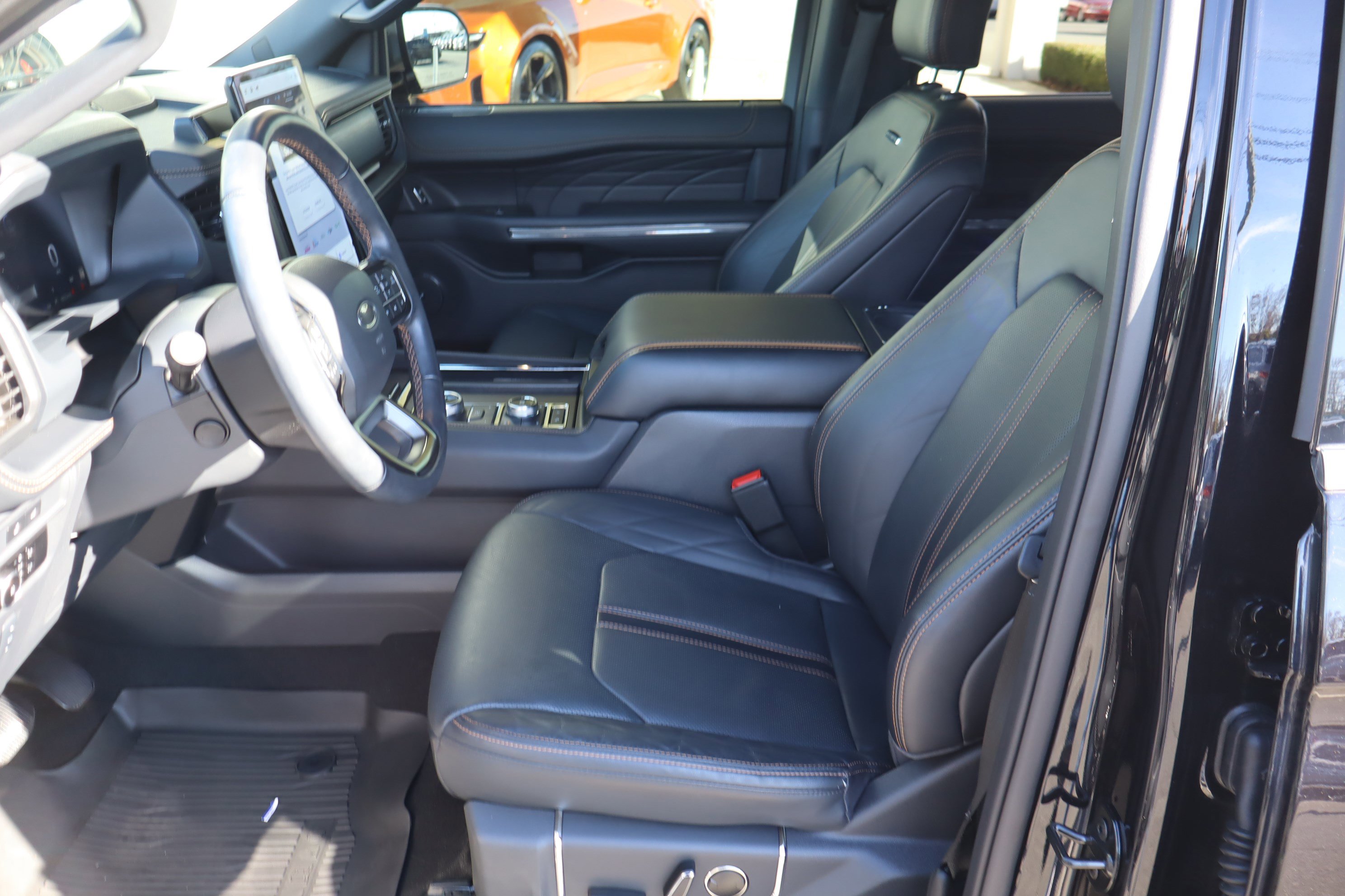 Used 2024 Ford Expedition Platinum image 18