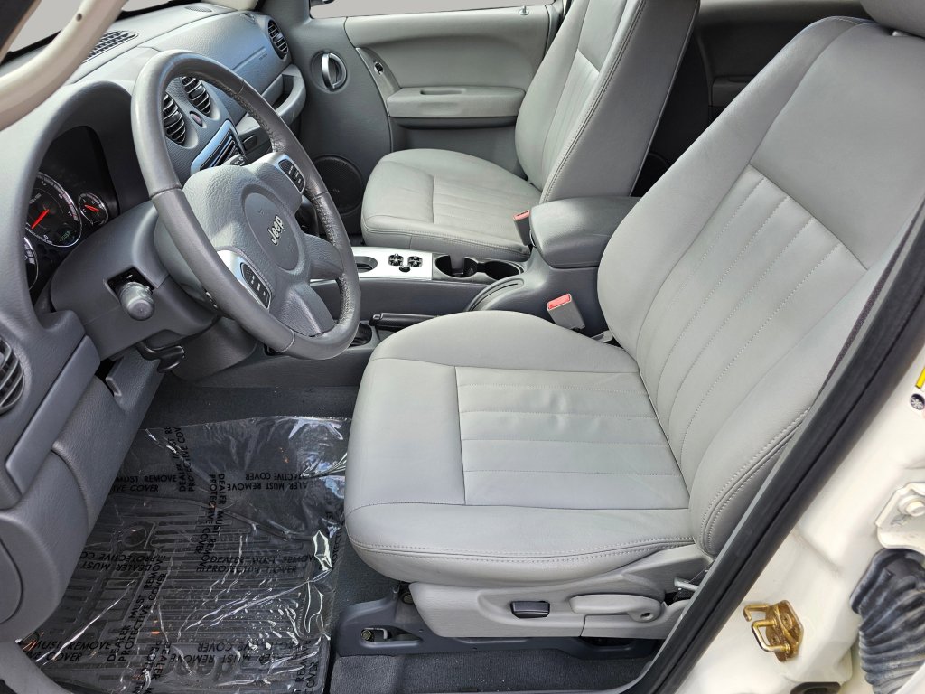 Used 2005 Jeep Liberty Limited image 19