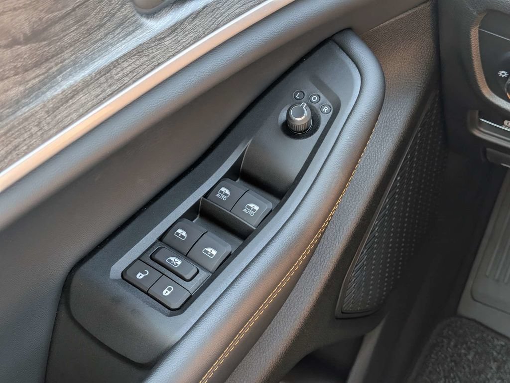 New 2026 Jeep Grand Cherokee L Limited AWD/4WD image 21