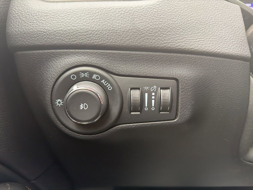 Certified 2021 Jeep Compass Latitude image 9