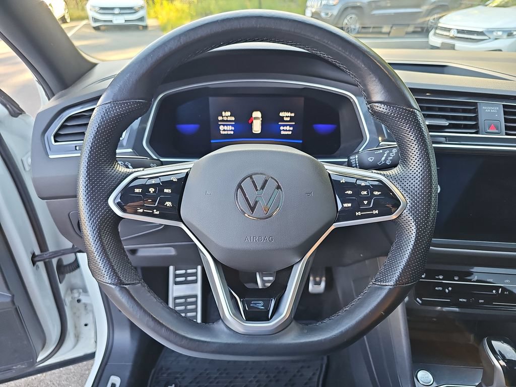Used 2022 Volkswagen Tiguan SE R-Line AWD/4WD image 17