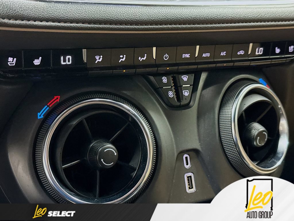 Used 2022 Chevrolet Blazer Premier w/ Enhanced Convenience Package AWD/4WD image 19
