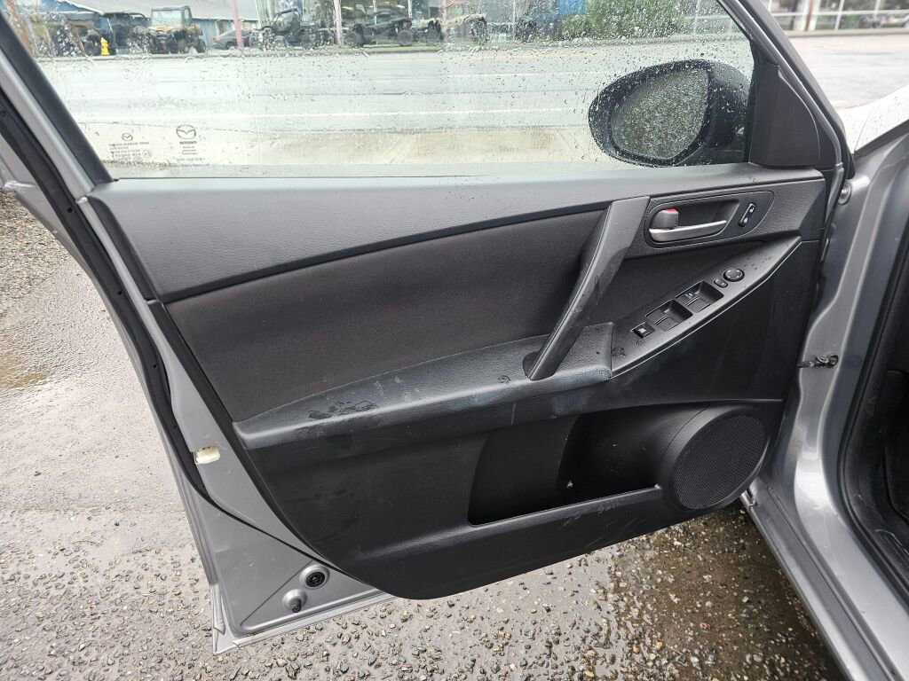 Used 2013 MAZDA MAZDA3 i SV w/ Convenience Pkg image 23