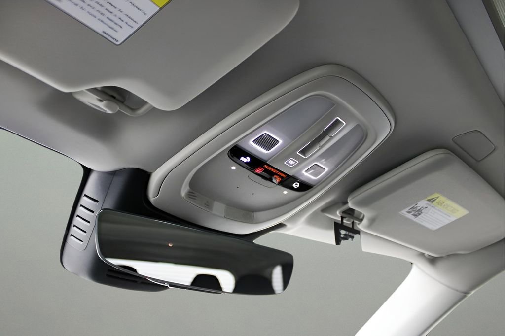 New 2025 Volvo XC90 B6 Core w/ Protection Package image 25