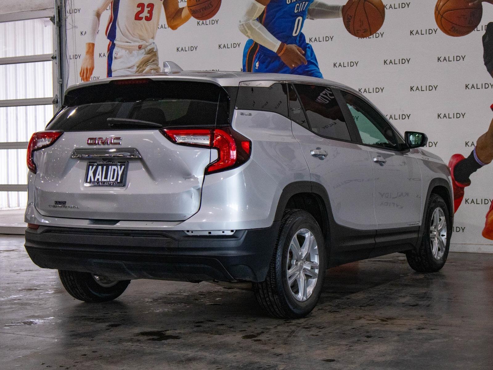 Used 2022 GMC Terrain SLE image 23