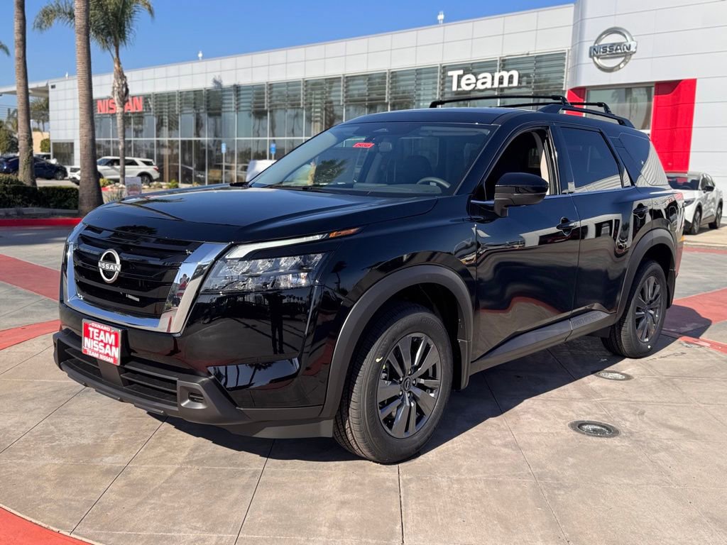 New 2025 Nissan Pathfinder SV image 4