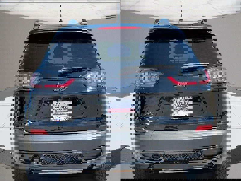 Used 2020 Jeep Cherokee Latitude AWD/4WD image 4