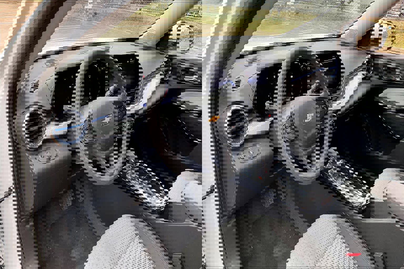 Certified 2025 Chevrolet Trax LT image 17