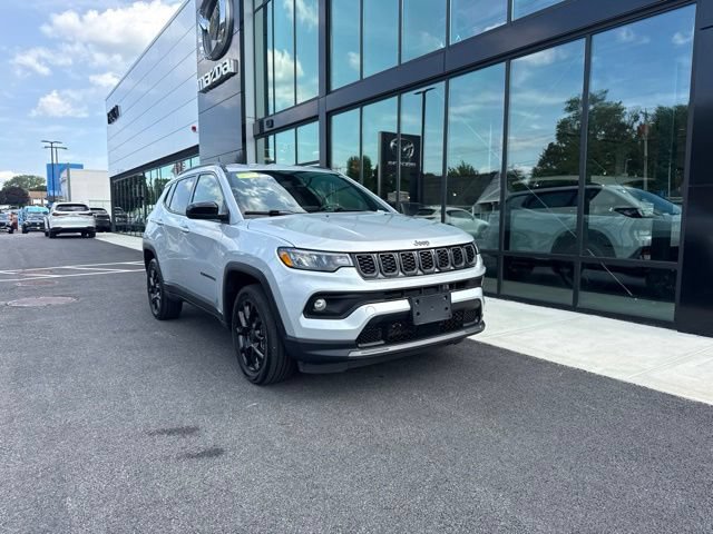 Used 2025 Jeep Compass Latitude w/ Convenience Group AWD/4WD image 1