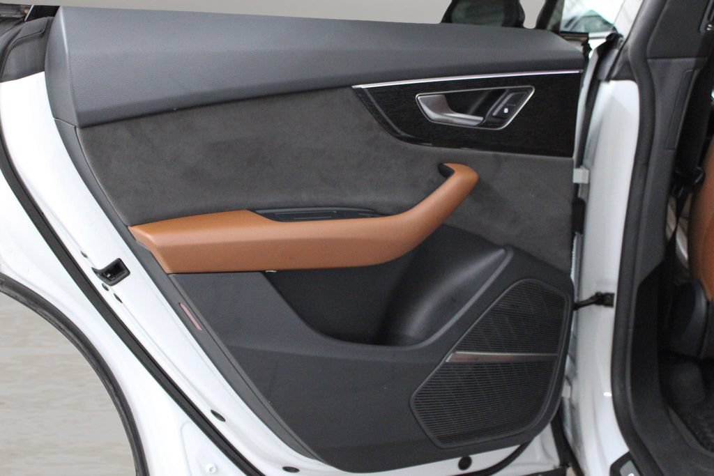 Used 2019 Audi Q8 Premium Plus w/ Premium Plus AWD/4WD image 23
