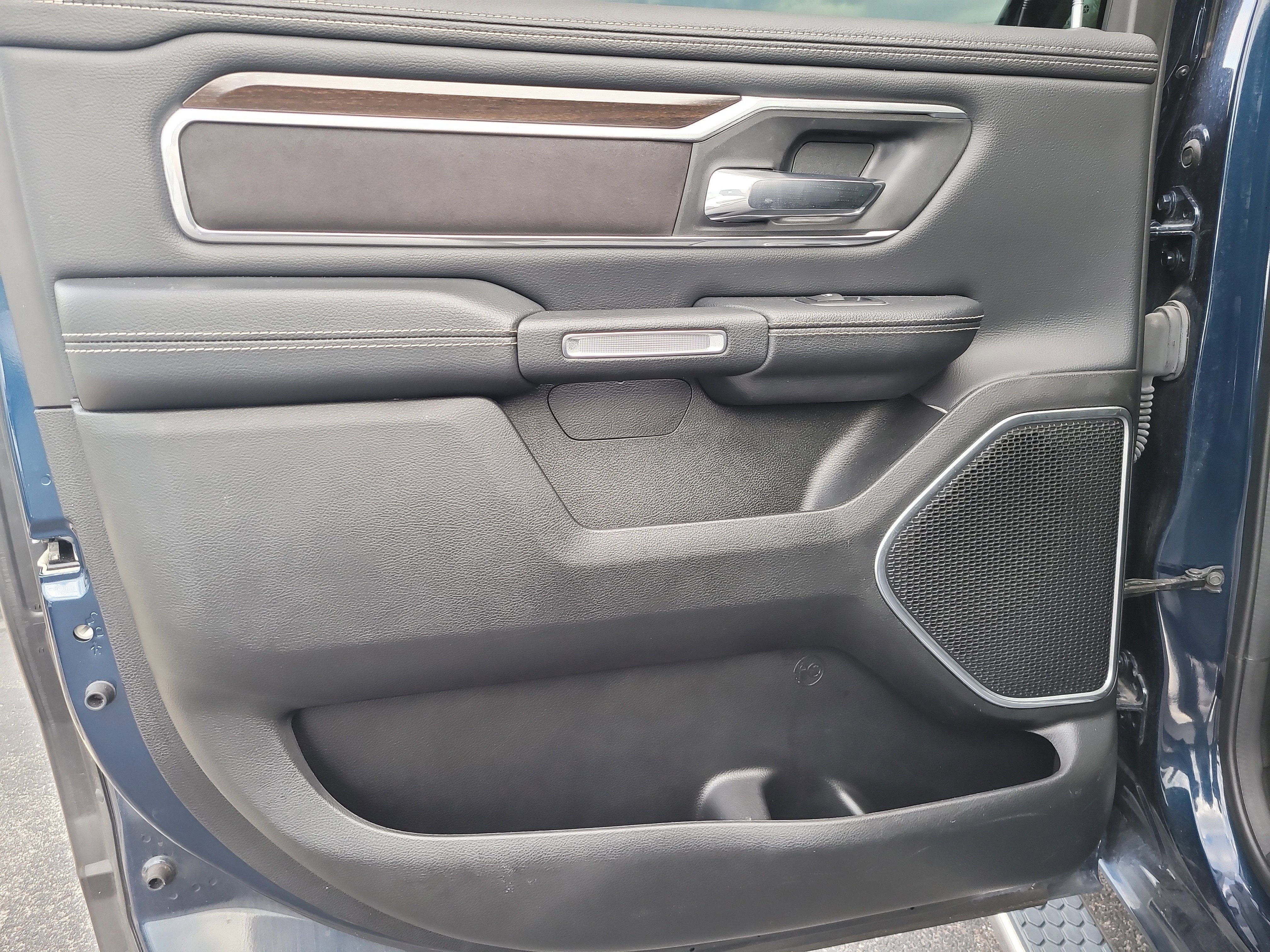 Used 2022 RAM 1500 Laramie RWD image 11