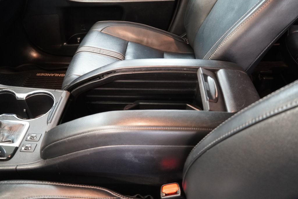 Used 2018 Toyota Highlander SE image 24