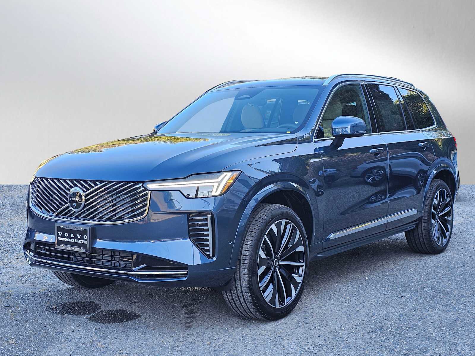 New 2026 Volvo XC90 B5 Plus image 3
