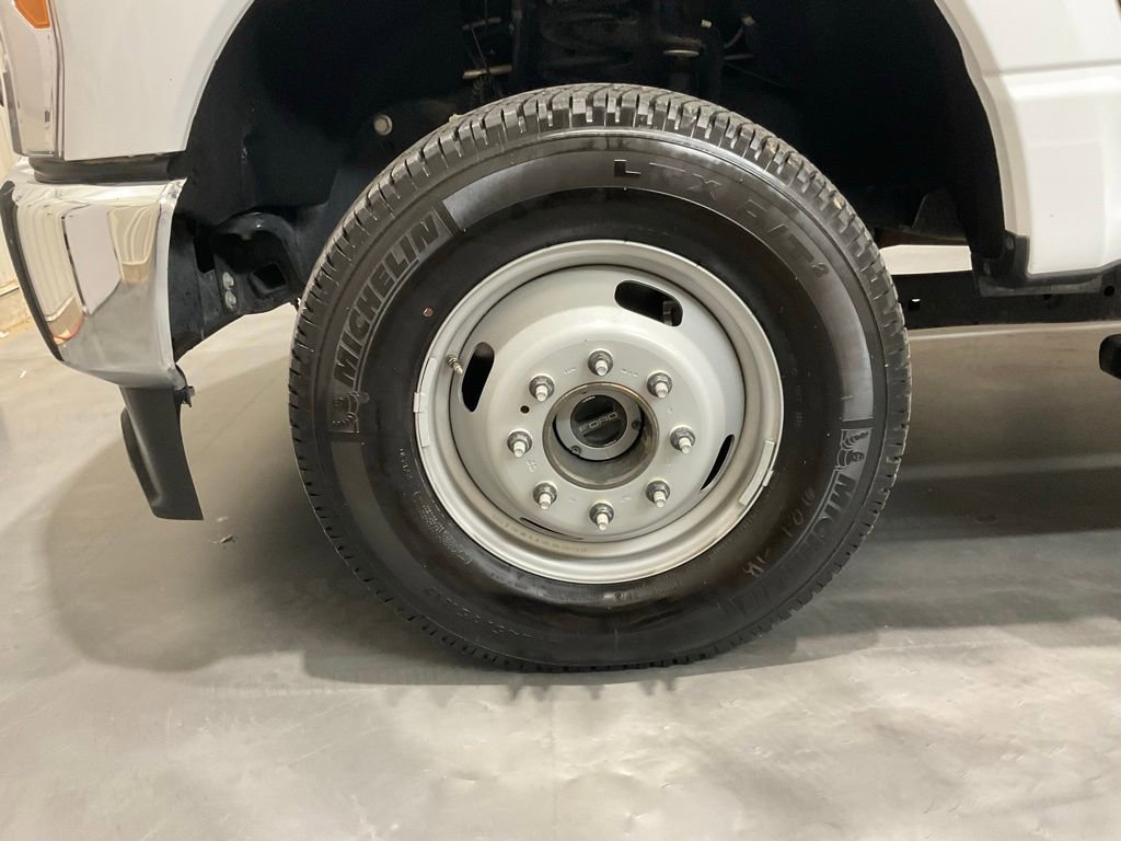 Used 2023 Ford F350 XLT image 6