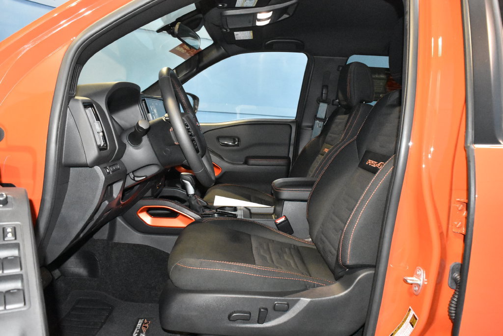 Certified 2025 Nissan Frontier PRO-4X AWD/4WD image 6
